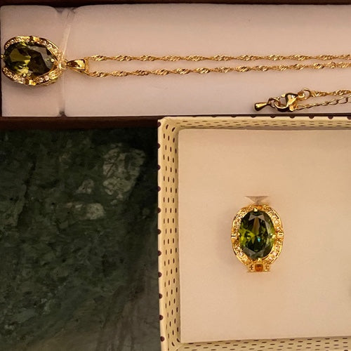 طقم عقد وخاتم وتراچي ذهبي