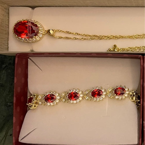 طقم عقد وخاتم واسوارة وتراچي